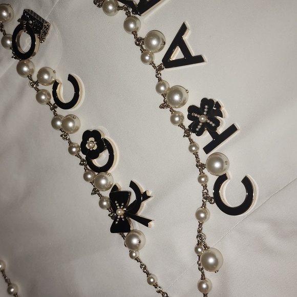 Chanel Coco Charm Pearl Belt Necklace - Picture 8 of 15